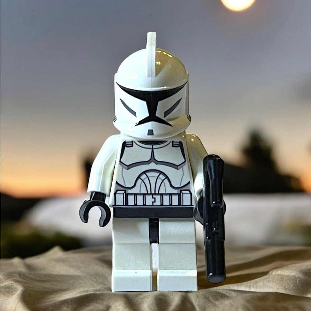 LEGO Minifigure Star Wars Phase 1 Clone Trooper White Black Blaster Collectible